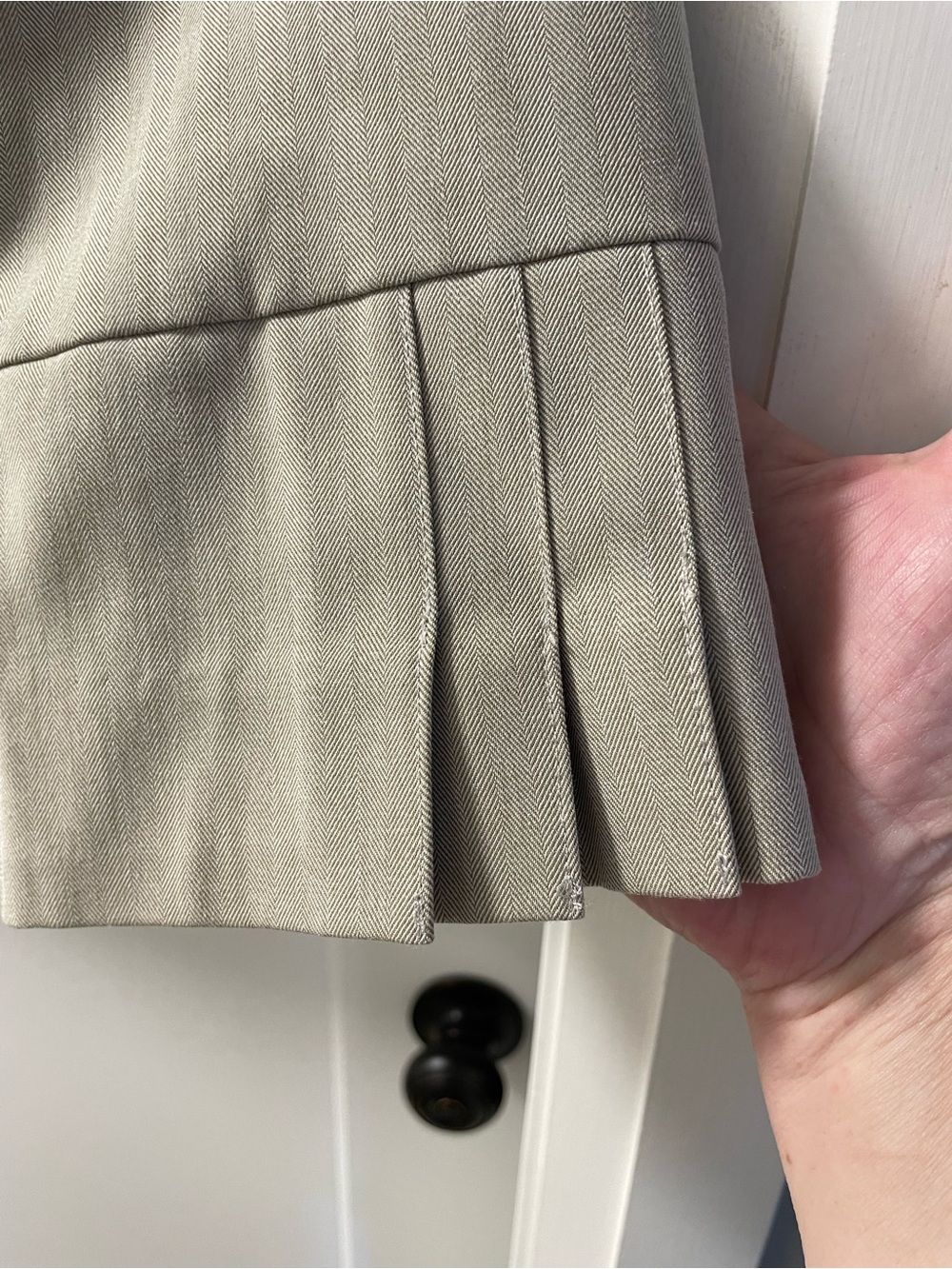 Tailored Taupe Cropped Blazer with Pleated 3/4 Sleeves - Picture 8 of 12